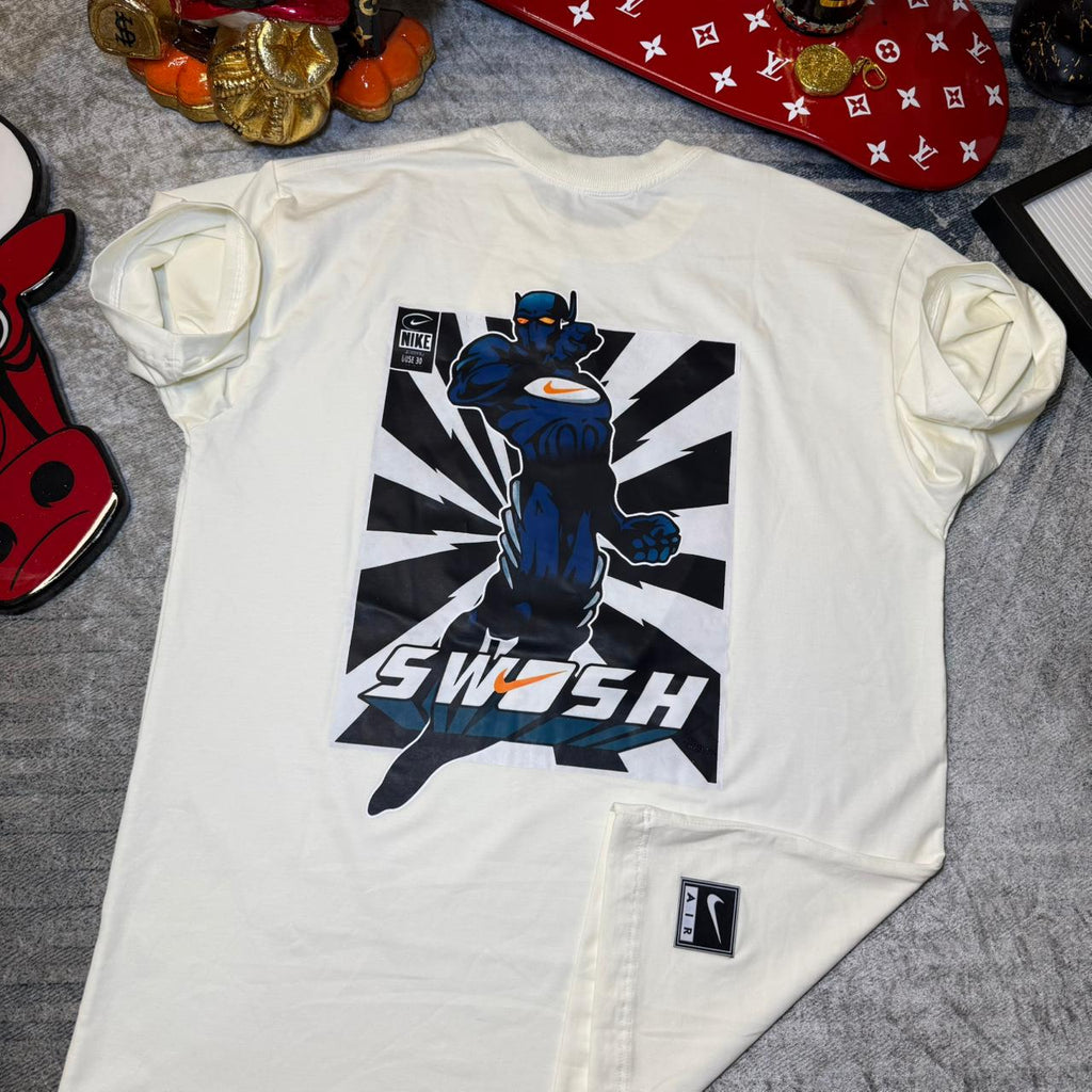 Camiseta Nike Swoosh Hero Premium – Diseño Gráfico & Alto Relieve