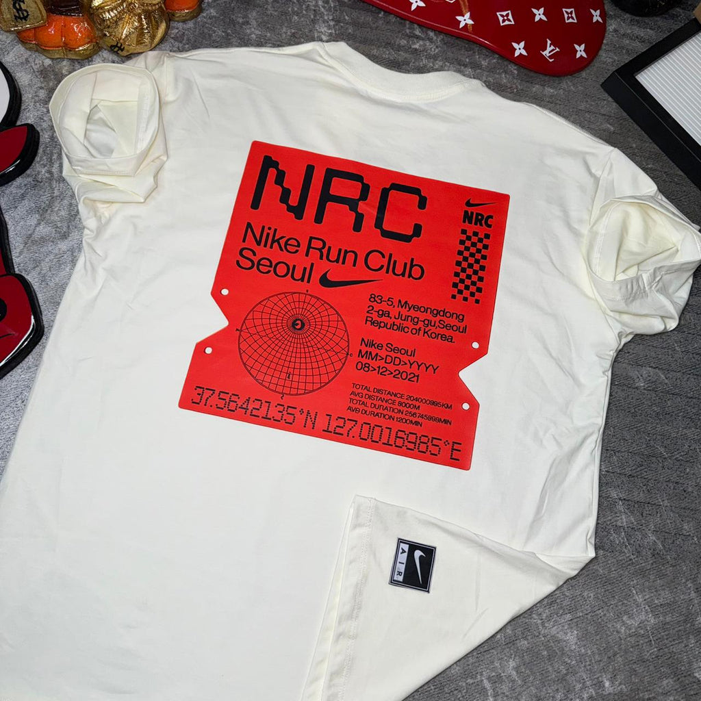 Camiseta Nike Run Club NRC Seoul Premium – Estilo Urbano & Tela Fría