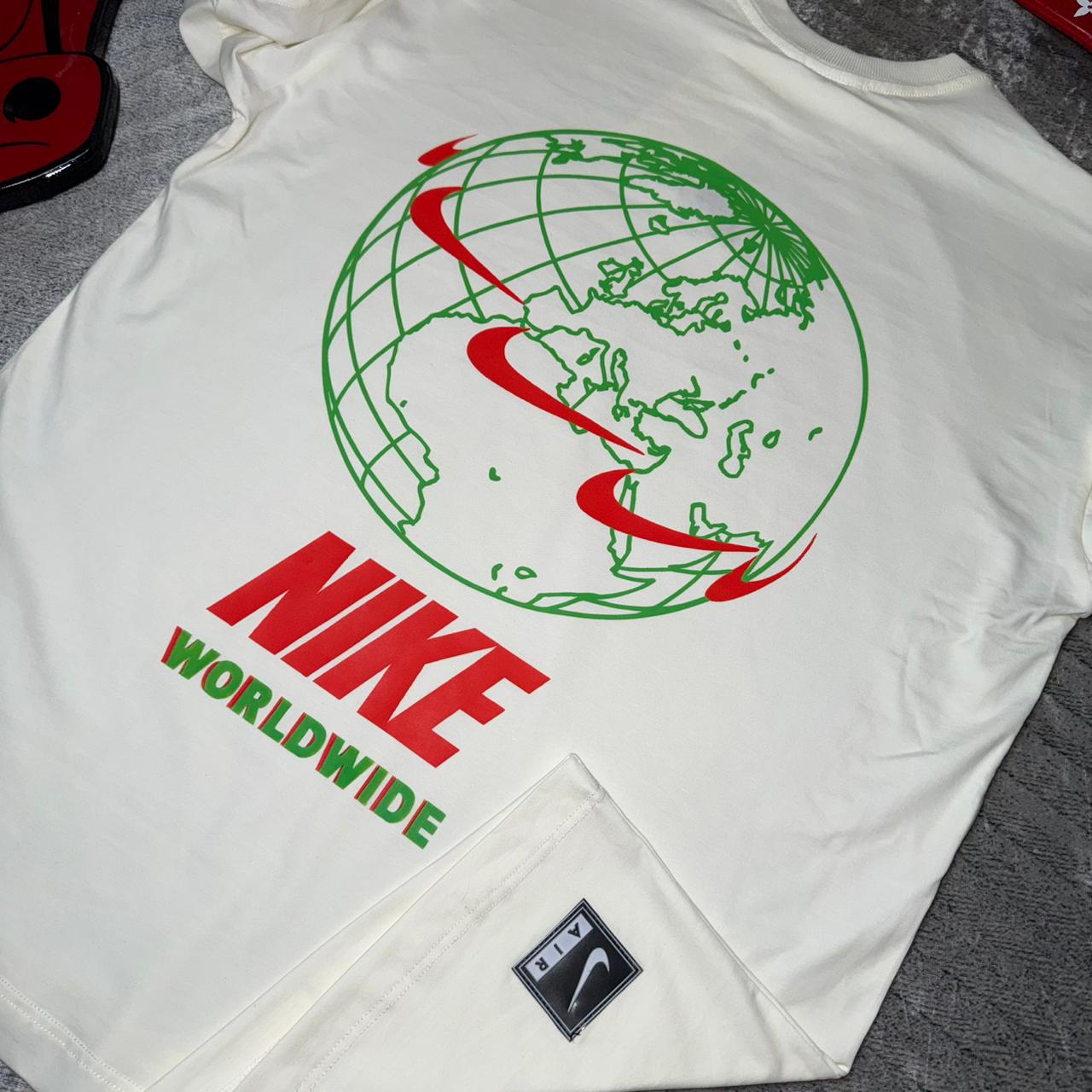 Camiseta Nike Worldwide Globe Premium – Diseño Global & Tela Fría