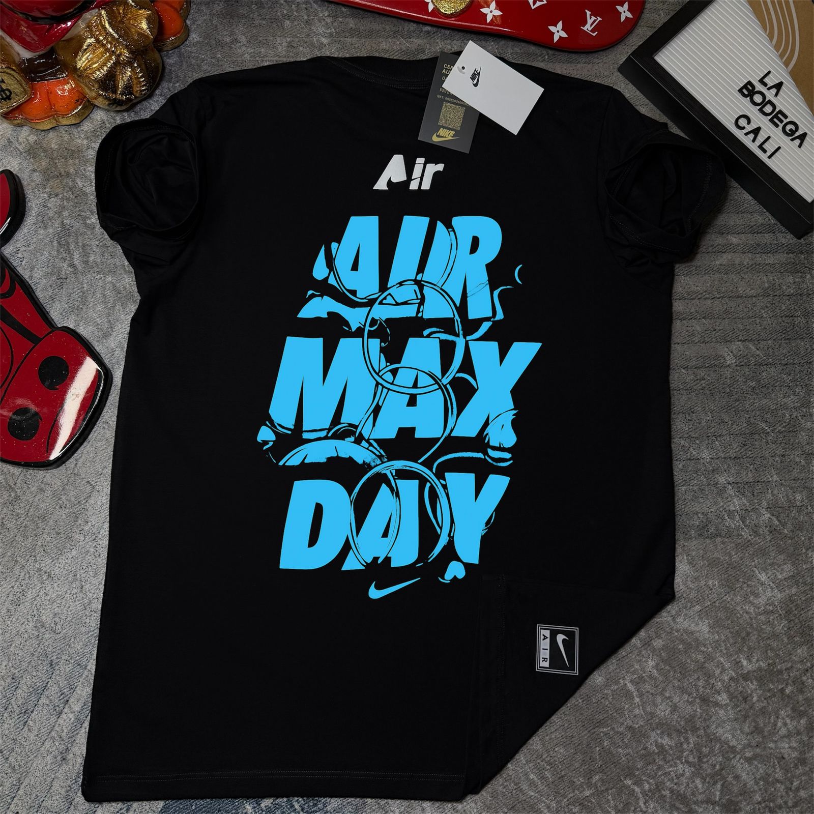 Camiseta Nike Air Max Day Premium – Tipografía en Alto Relieve
