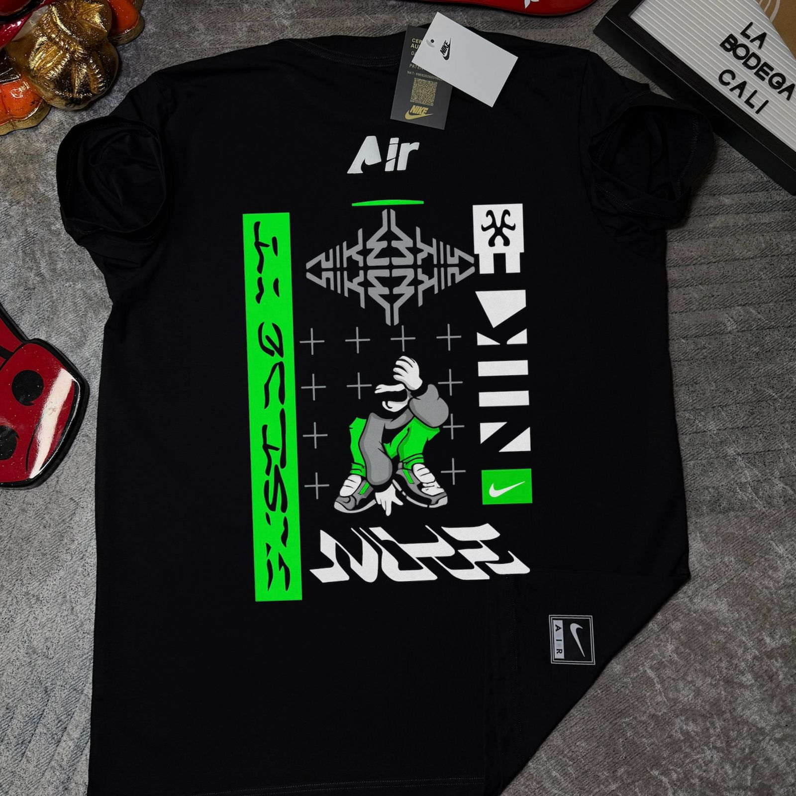 Camiseta Nike Tech Urban Premium – Diseño Futurista & Alto Relieve