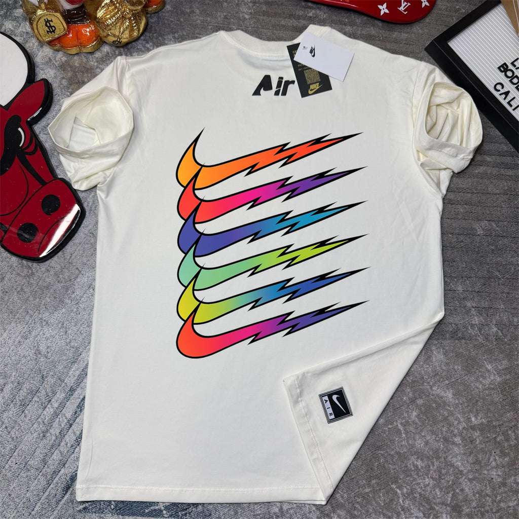 Camiseta Nike Rayos Multicolor Premium – Energía Urbana & Alto Relieve