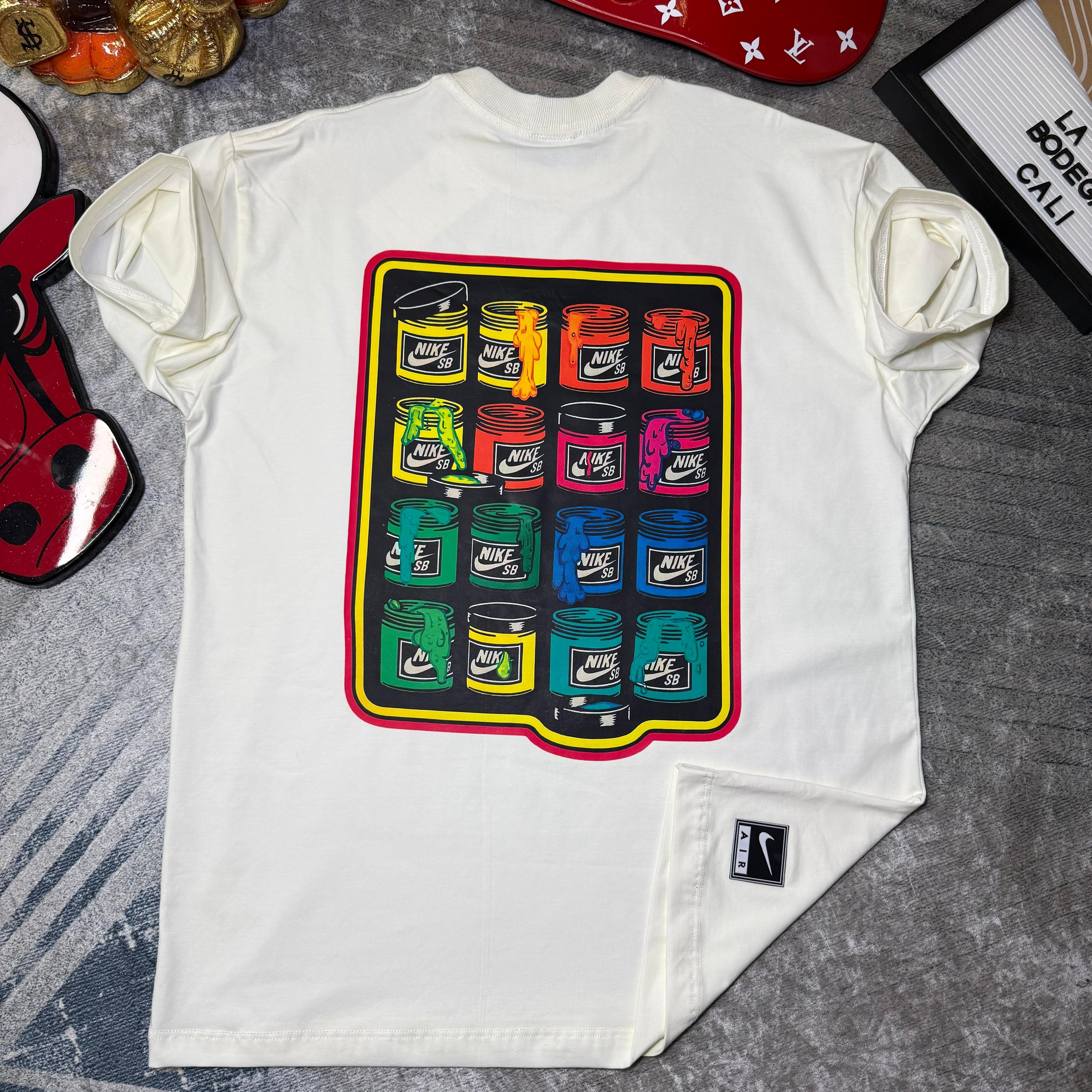 Camiseta Nike SB Color Cans Premium – Arte Urbano & Tela Fría
