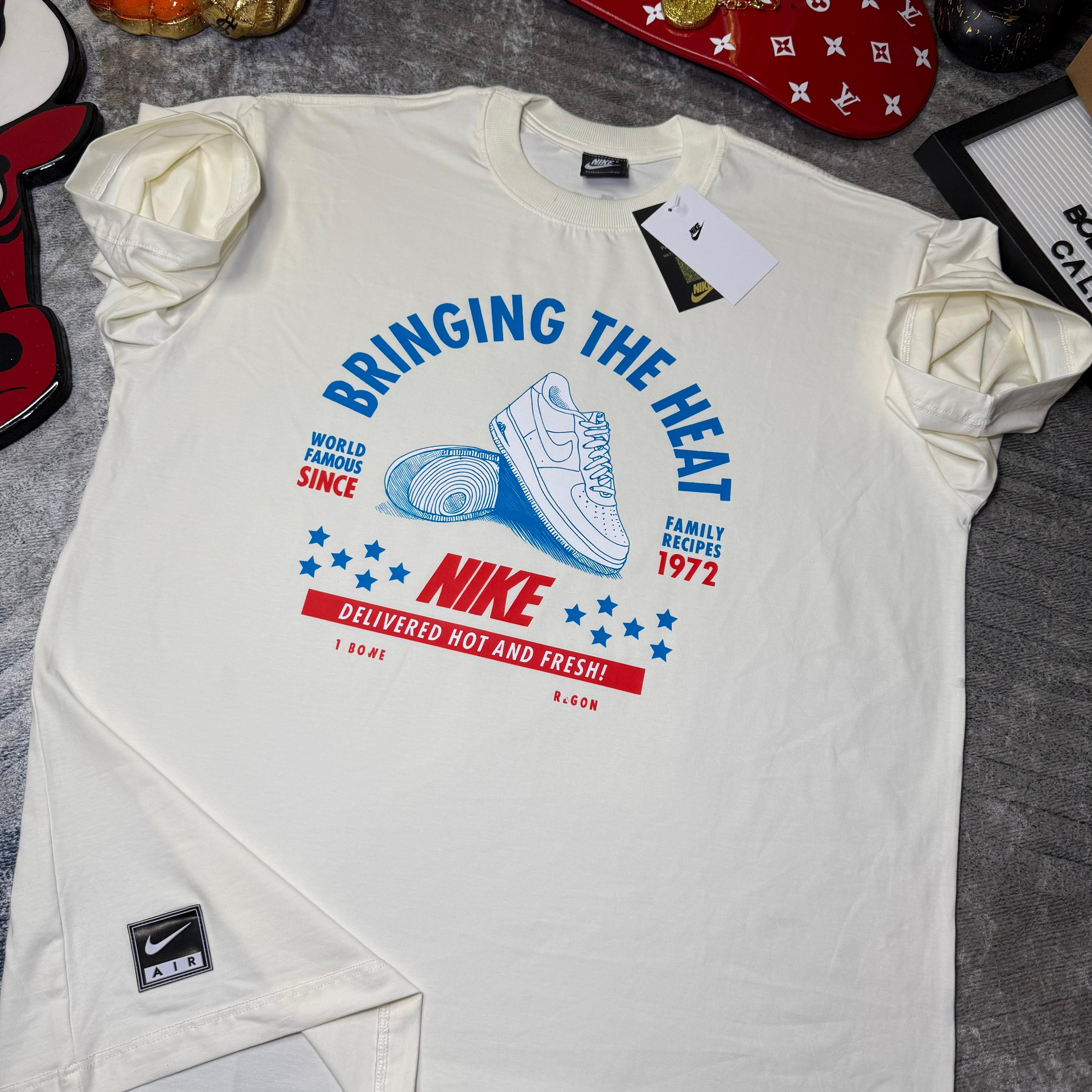 Camiseta Nike Bringing The Heat Premium – Estilo Retro & Tela Fría